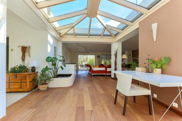 La villa Lagon - villa de plain pied de plus de 270 m2 sur un terrain paysagé de 2400 m2 avec piscine