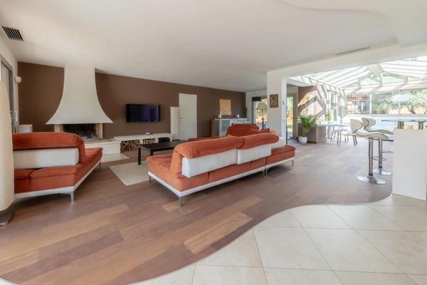 La villa Lagon - villa de plain pied de plus de 270 m2 sur un terrain paysagé de 2400 m2 avec piscine