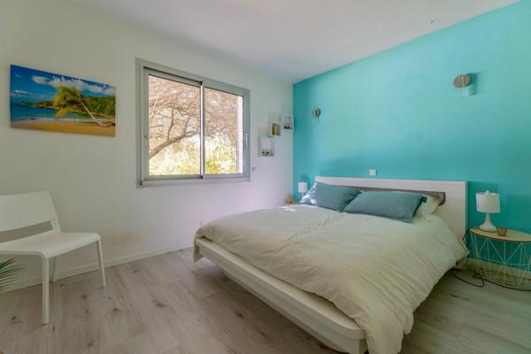 La villa Lagon - villa de plain pied de plus de 270 m2 sur un terrain paysagé de 2400 m2 avec piscine