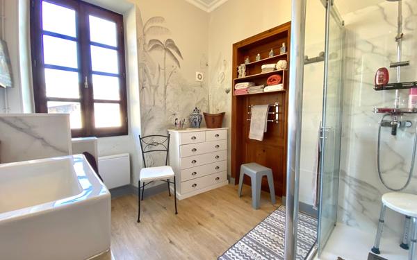 Maison à vendre    6 pièces •  Preignac