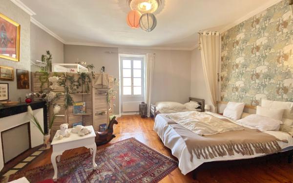 Maison à vendre    6 pièces •  Preignac