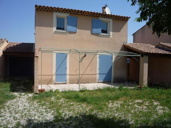 VILLA - BEL ENVIRONNEMENT - GARAGE - JARDIN CLOS 500 m² env. - CLIMATISATIONS