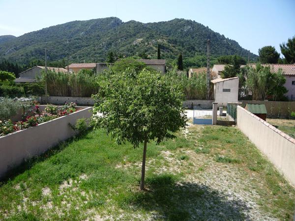 VILLA - BEL ENVIRONNEMENT - GARAGE - JARDIN CLOS 500 m² env. - CLIMATISATIONS