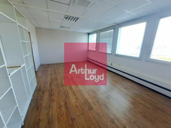 BUREAUX A LOUER COURNON D'AUVERGNE 74M²