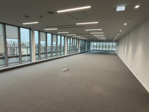 Immeuble de bureaux bénéficiant de belles prestations, à Suresnes, terrasse privative possible