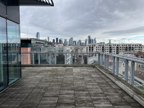 Immeuble de bureaux bénéficiant de belles prestations, à Suresnes, terrasse privative possible