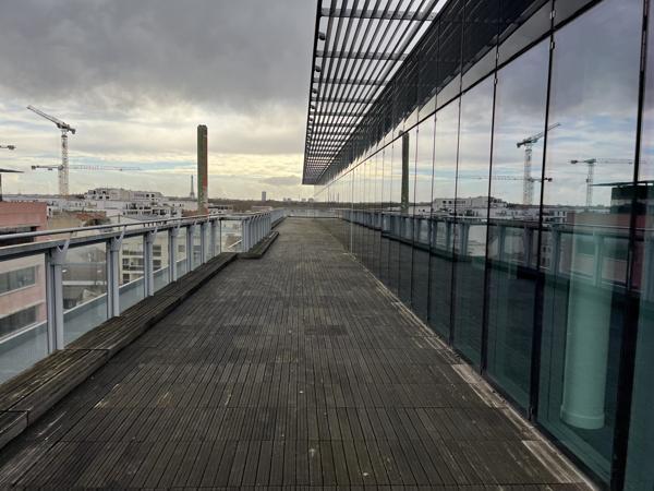 Immeuble de bureaux bénéficiant de belles prestations, à Suresnes, terrasse privative possible