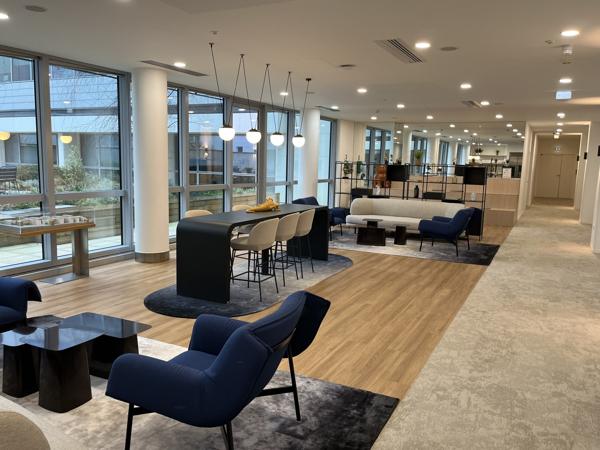 Immeuble de bureaux bénéficiant de belles prestations, à Suresnes, terrasse privative possible