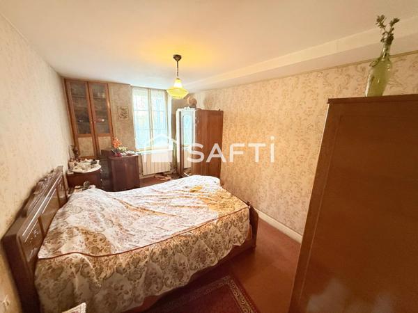 Maison d'habitation 3 pièces avec garage et grange