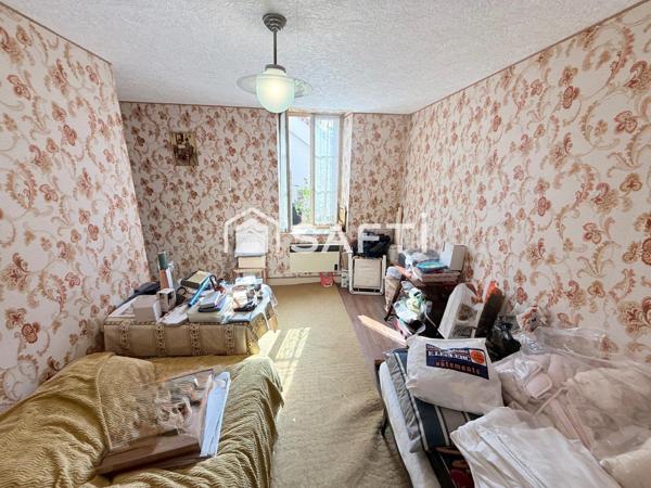 Maison d'habitation 3 pièces avec garage et grange