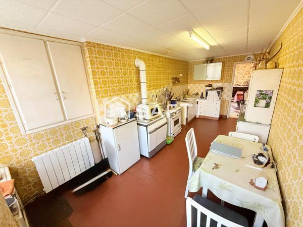 Maison d'habitation 3 pièces avec garage et grange