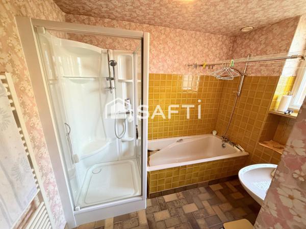 Maison d'habitation 3 pièces avec garage et grange