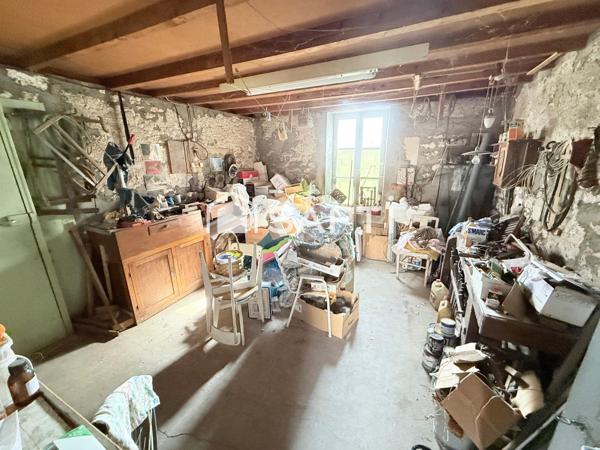 Maison d'habitation 3 pièces avec garage et grange