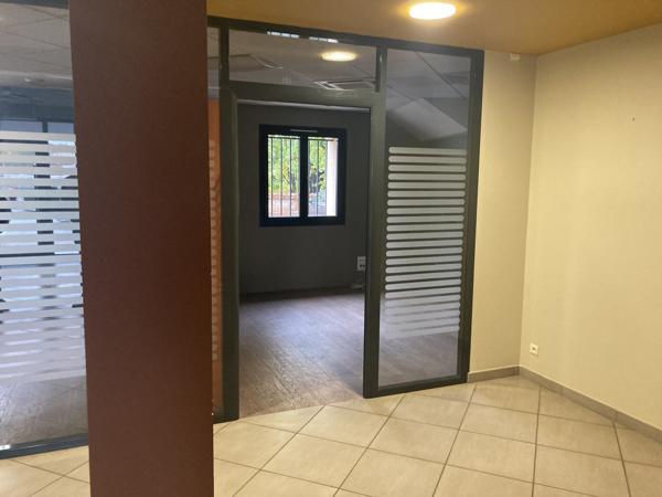 Secteur Mâcon Sud - Bureaux à louer Crêches sur Saône, visibilité exceptionnelle sur la Route Nationale