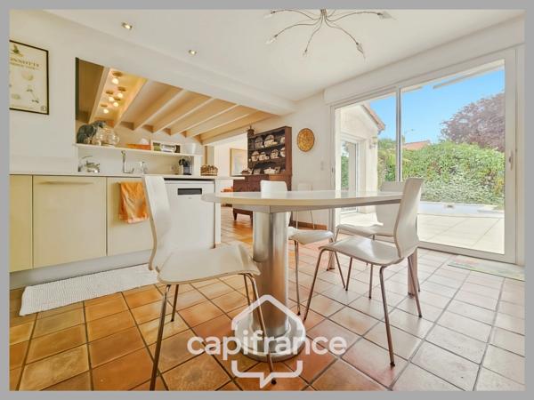 Maison à vendre 7 pièces, 180 m² BUXEROLLES (86), 5 chambres, 2 bureaux, piscine....