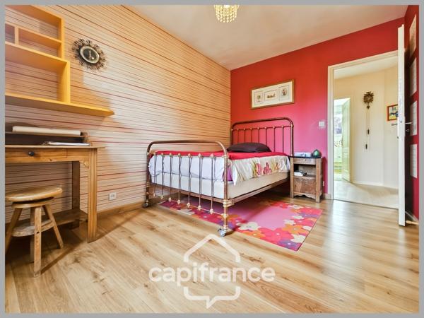 Maison à vendre 7 pièces, 180 m² BUXEROLLES (86), 5 chambres, 2 bureaux, piscine....