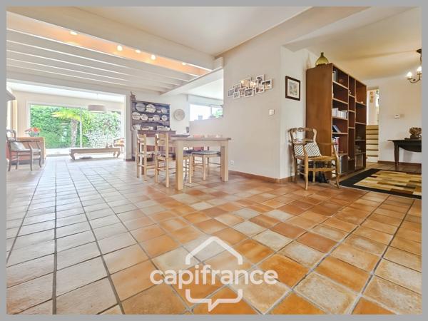 Maison à vendre 7 pièces, 180 m² BUXEROLLES (86), 5 chambres, 2 bureaux, piscine....