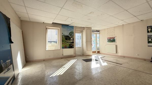 Vichy (03200) Vichy - Cusset - Immeuble avec 4 appartements, local commercial et bureaux, grand garage-atelier