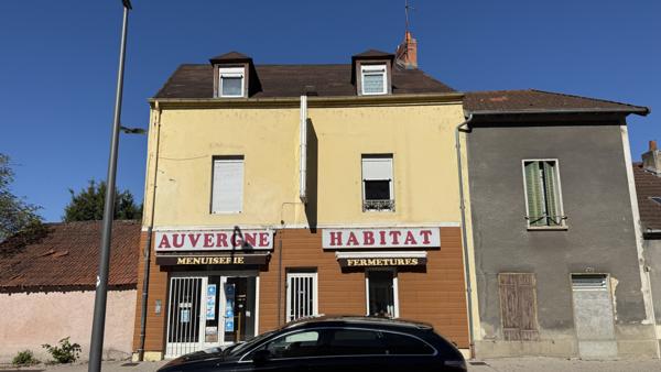Vichy (03200) Vichy - Cusset - Immeuble avec 4 appartements, local commercial et bureaux, grand garage-atelier