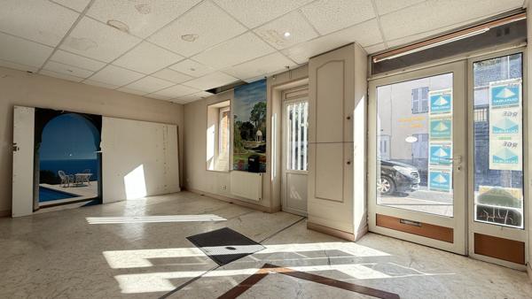 Vichy (03200) Vichy - Cusset - Immeuble avec 4 appartements, local commercial et bureaux, grand garage-atelier