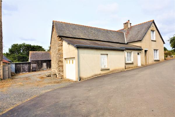 BELLE LONGERE ET DEPENDANCES AVEC UN HECTARE DE TERRAIN