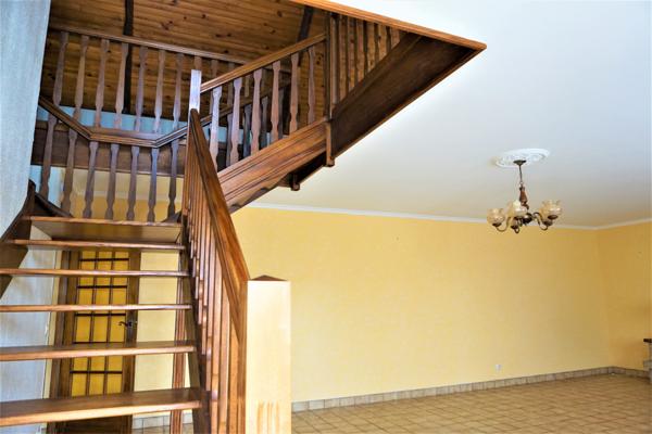 BELLE LONGERE ET DEPENDANCES AVEC UN HECTARE DE TERRAIN