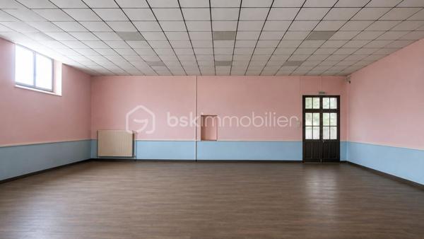 Investisseurs, cet ensemble immobilier est fait pour vous!

Au cœur du bourg de Fay aux Loges à proximité de toutes les commodités, édifié sur une parcelle de 656m2, je vous invite à découvrir cet immeuble de plus de 300m2 à rénover entièrement.
Actuellement distribué ainsi :
Première partie de l'immeuble :

Premier logement au rez-de-chaussée
 ° Plateau de 150.75m2 comprenant une grande salle de 121.33m2, cuisine de 19.53m2, 2 WC 1.77m2 et  2.20m2, un couloir de 5.92m2 pouvant être aménagé en un loft ou divisé en 2 logements. Cour intérieure. Cave de 40m2 environ.

Étage 
° Plateau de 76.95m2 comprenant 5 pièces de 11.98m2, 12.14m2, 11.13 M2, 11.15m2, 10.70m2 ,un WC  de 2.76m2, et un couloir de 9.45m2 pouvant être aménagé en un ou deux logements.

Deuxième partie de l'immeuble:

° Premier logement en RDC de 43.36m2 comprenant une entrée de 3.84m2, une salle d'eau de 2.50m2, une cuisine de 5.94m2, une pièce de 14.38m2 et une pièce de 16.70m2.

Étage:
° Logement de 58.92m2 comprenant une cuisine  de 10.39m2, un salon de 11.95m2, une salle d'eau de 2.21m2, un couloir de 6.17m2, 2 chambres de 11.70 m2et 13.95m2 et un WC 2.55m2.

Au 2ème étage 
° Une pièce de 42.36m2 ainsi qu'un WC de 1.37m2 pouvant être aménagé en studio.
Toit terrasse.
Une cave de 17.70m2.


° Bâtiment indépendant de 32.85m2 comprenant une partie garage de 10.78m2 et deux pièces 11.07m2 et 11m2 pouvant être aménagé en studio ou garages individuels.

Puits
2 portails pour deux accès indépendants.
Possibilité de 6 logements ou plus. À rénover entièrement