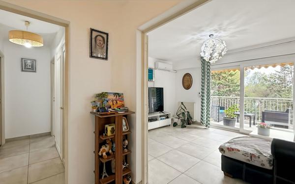 Appartement à vendre    3 pièces • 73,78 m2 Saint-Raphaël
