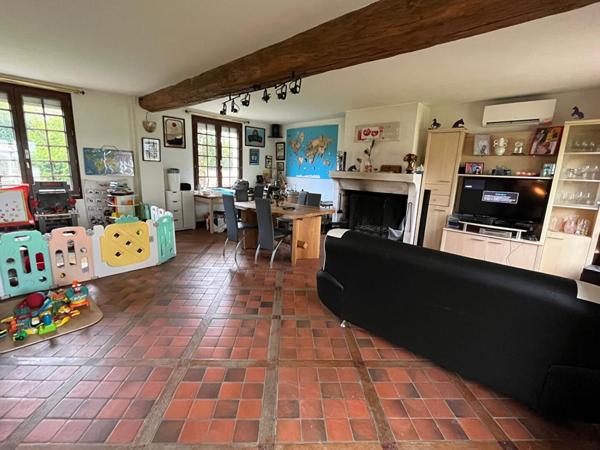 Authentique longère avec piscine, dépendances et belles prestations ? Cadre bucolique garanti