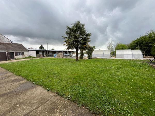 Authentique longère avec piscine, dépendances et belles prestations ? Cadre bucolique garanti