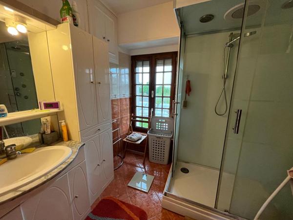 Authentique longère avec piscine, dépendances et belles prestations ? Cadre bucolique garanti