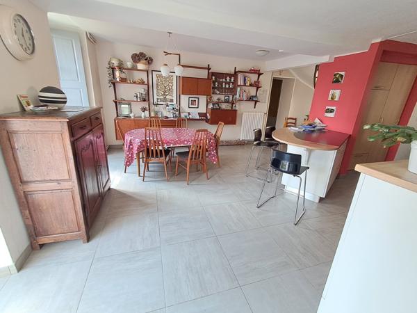 Maison 11 pièce(s) 6 chambre(s) 230 m²