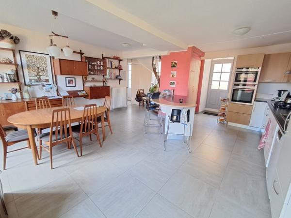 Maison 11 pièce(s) 6 chambre(s) 230 m²