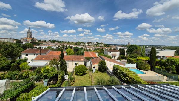 Maison Saintes année 30 - 3 chambres et garage pour Camping-car