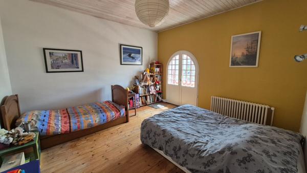 Maison Saintes année 30 - 3 chambres et garage pour Camping-car