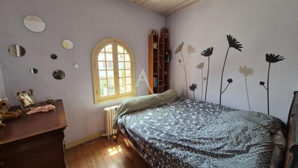 Maison Saintes année 30 - 3 chambres et garage pour Camping-car