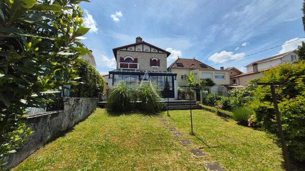 Maison Saintes année 30 - 3 chambres et garage pour Camping-car