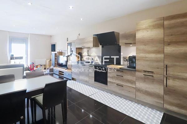 Maison rénovée de 110m2 hab avec 3 chambres, terrasse, jardin et garage