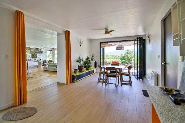 Vente Maison de luxe Malemort-du-Comtat 9 Pièces 200 m²