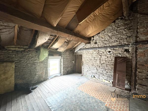 Maison de village avec un joli jardin