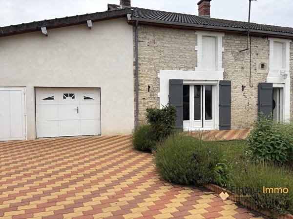 Maison de village avec un joli jardin