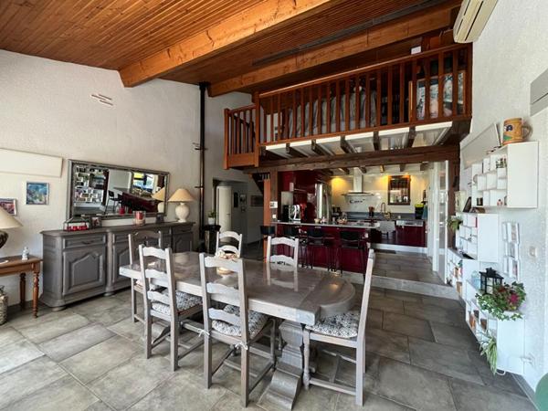 Maison T7 de 208 m² - Porte d'Agen