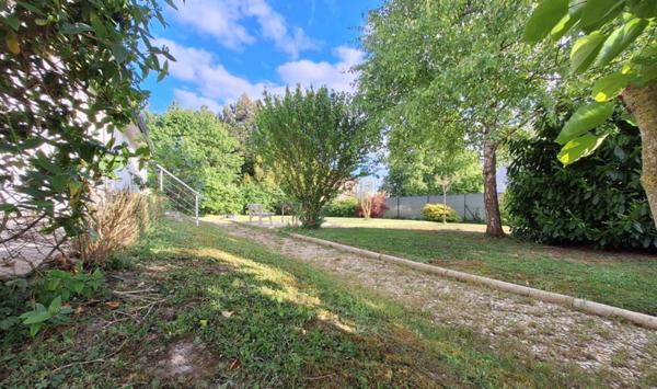 PONT-STE-MARIE : Plain-pied de 121 m² (DPE C) sur sous-sol total de 129 m²