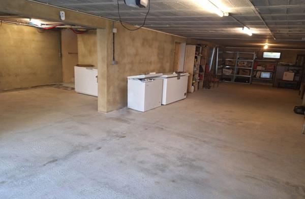 PONT-STE-MARIE : Plain-pied de 121 m² (DPE C) sur sous-sol total de 129 m²