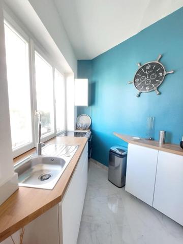 Cannes/ limite Le Cannet : grand deux pièces proche commerces et transports