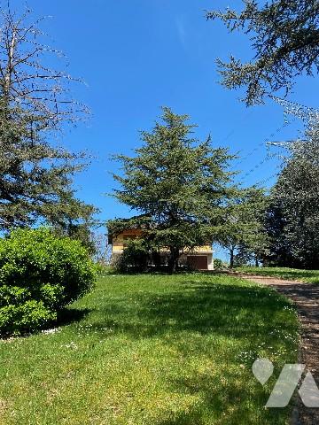 VAUGNERAY MAISON AVEC FORT POTENTIEL SUR 3084 M² DE TERRAIN