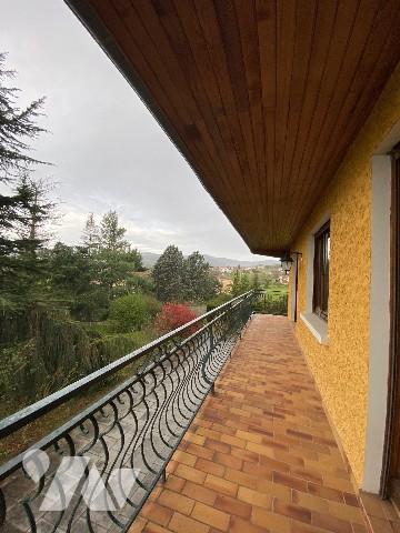 VAUGNERAY MAISON AVEC FORT POTENTIEL SUR 3084 M² DE TERRAIN