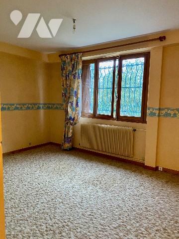 VAUGNERAY MAISON AVEC FORT POTENTIEL SUR 3084 M² DE TERRAIN