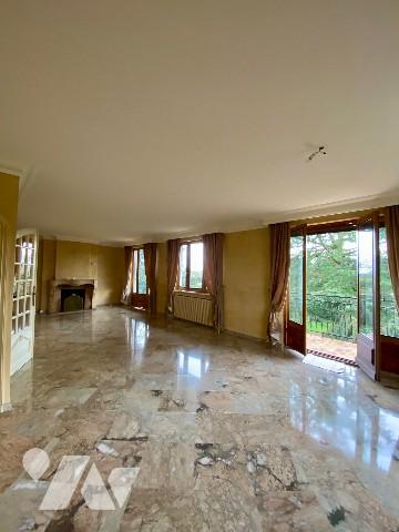 VAUGNERAY MAISON AVEC FORT POTENTIEL SUR 3084 M² DE TERRAIN