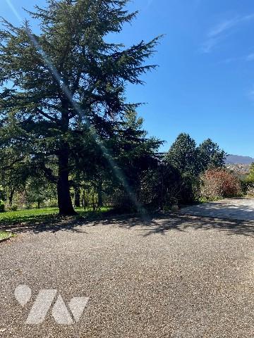 VAUGNERAY MAISON AVEC FORT POTENTIEL SUR 3084 M² DE TERRAIN